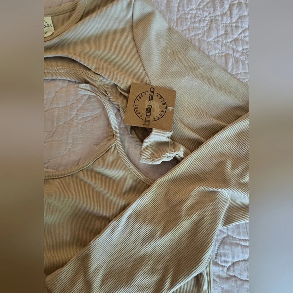 Cut Out Top - Picture 4 of 5